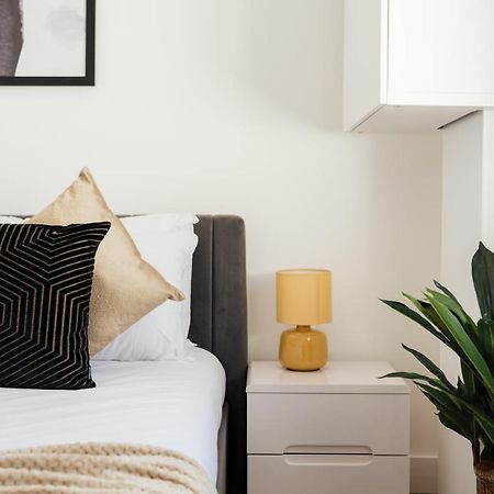 Stunning & Stylish 2 Bed Flat In West London Lägenhet Exteriör bild