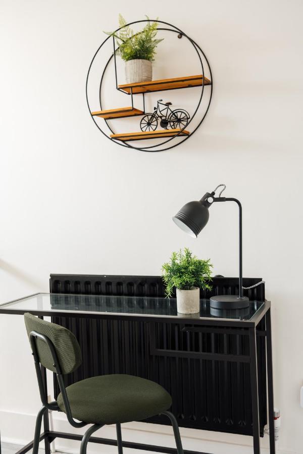 Stunning & Stylish 2 Bed Flat In West London Lägenhet Exteriör bild