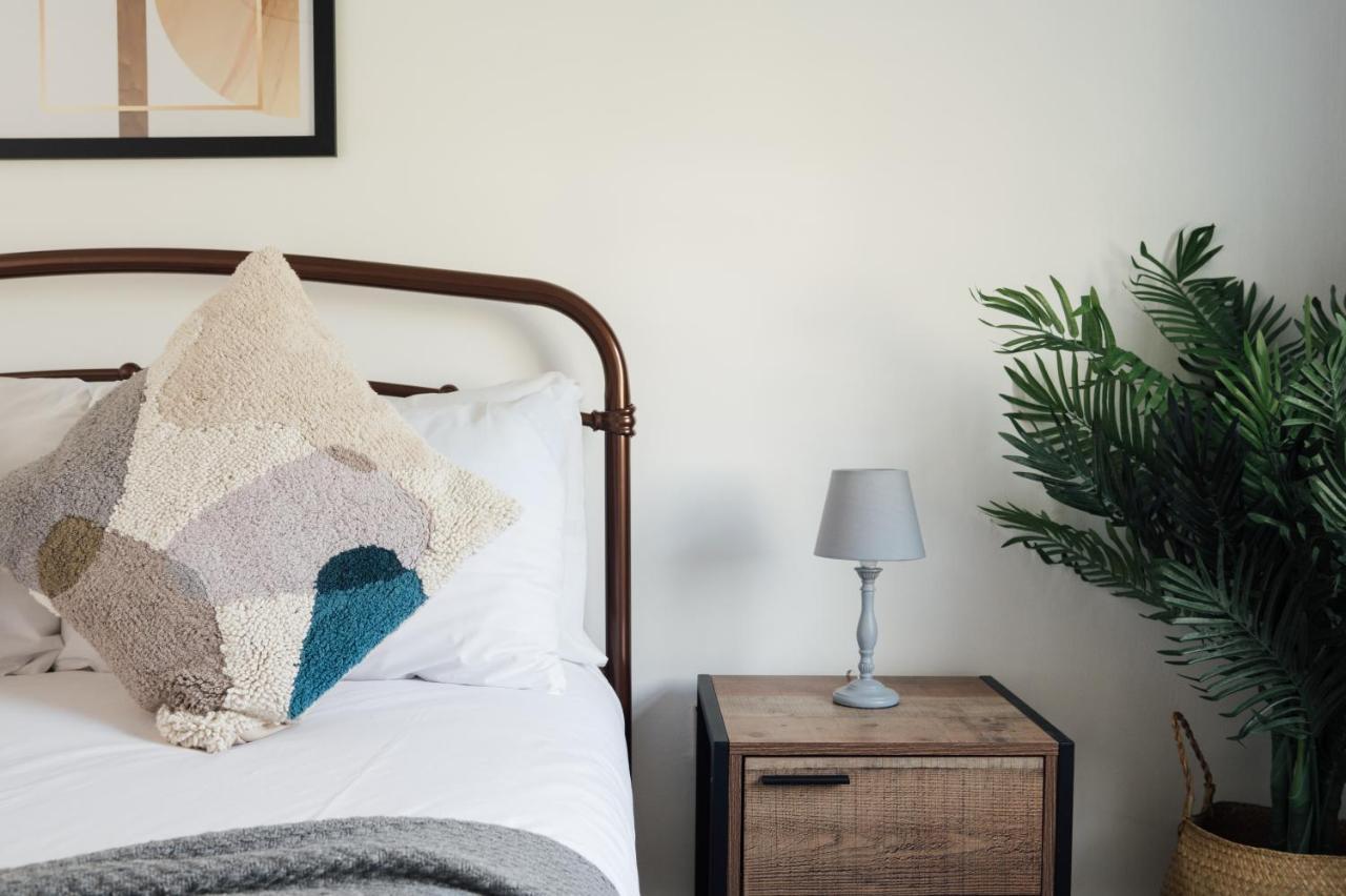 Stunning & Stylish 2 Bed Flat In West London Lägenhet Exteriör bild