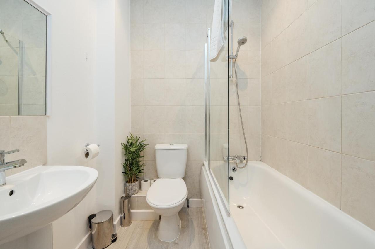 Stunning & Stylish 2 Bed Flat In West London Lägenhet Exteriör bild