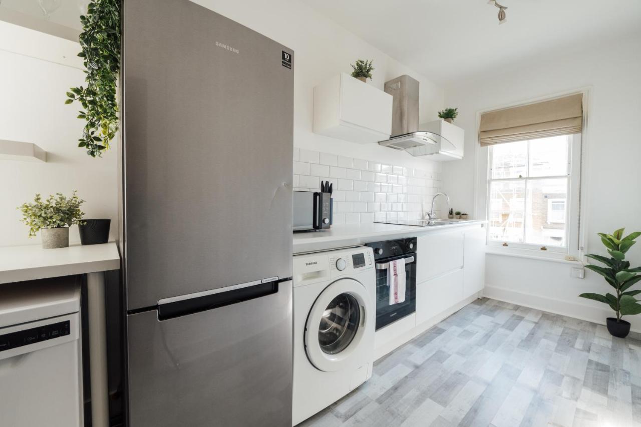 Stunning & Stylish 2 Bed Flat In West London Lägenhet Exteriör bild
